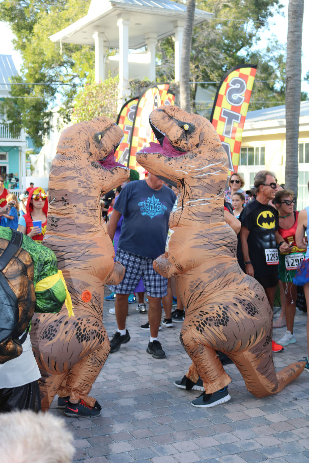 Heroes and Villains 5K 2018 photo - Duval Street, Key West